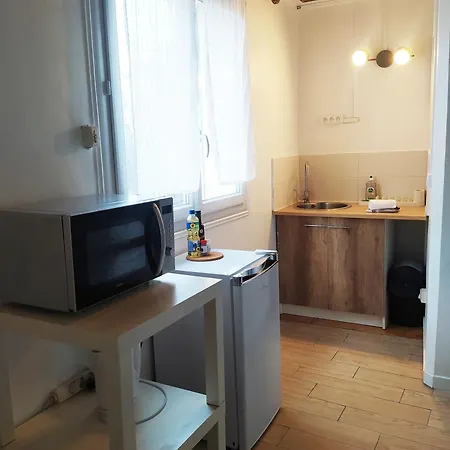 Au Calme Proche Rer Stade De France Paris Apartment Stains